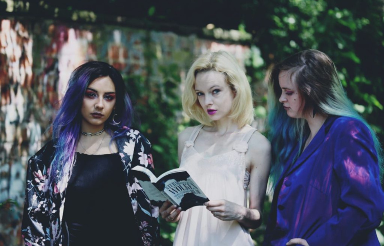 N!CE // Literatur // 08., 10. & 17. Juli 2022